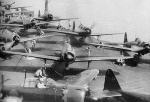 Jun'yō's A6M5 Zero fighers 