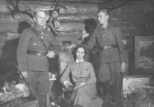 Raappana with his wife and son