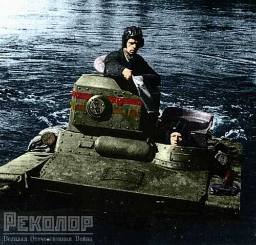 The Soviet swimming tank leaves on coast