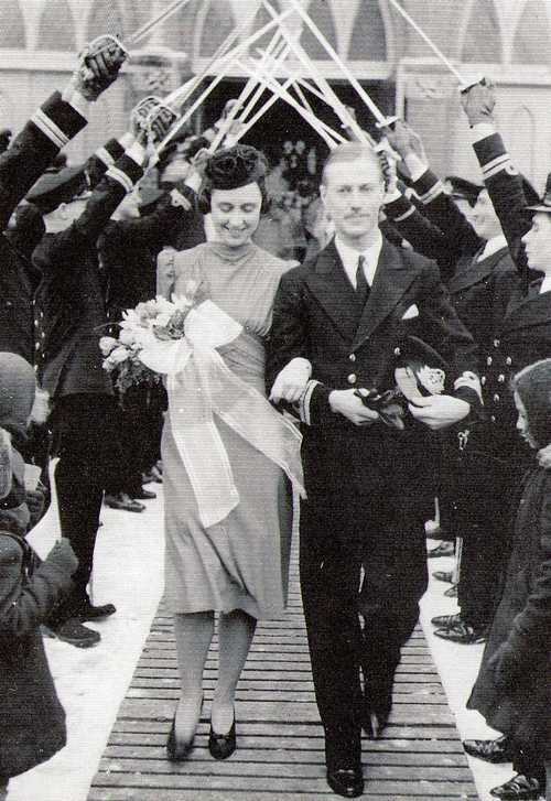 Lieutenant John Stubbs marries Ruth Moore