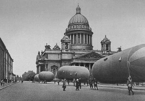 Barrage balloons