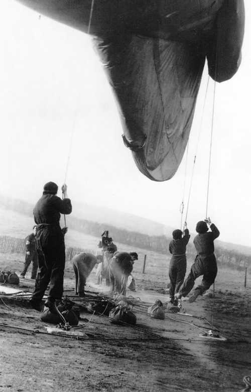 Womens barrage balloon unit