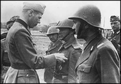 Romanian soldiers decorated.