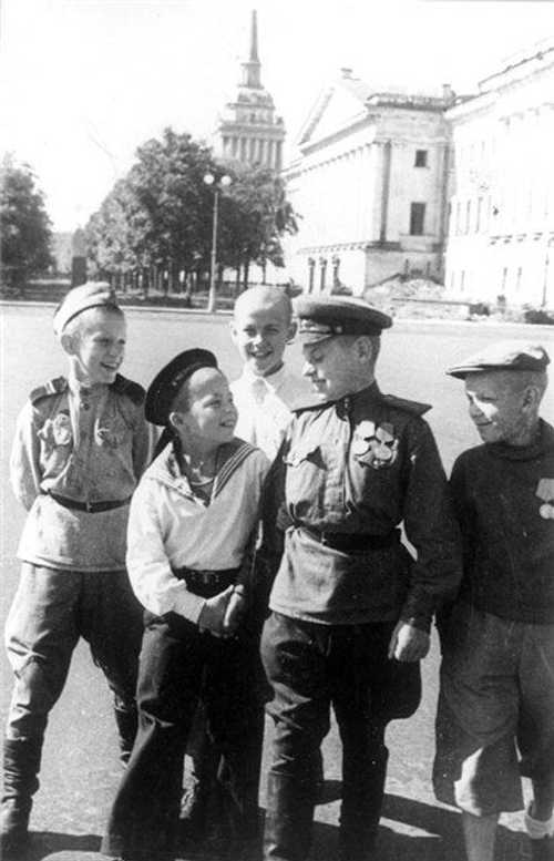 Sons of regiments, Leningrad 1945
