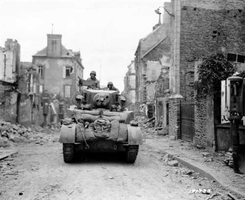 US tank in a French city