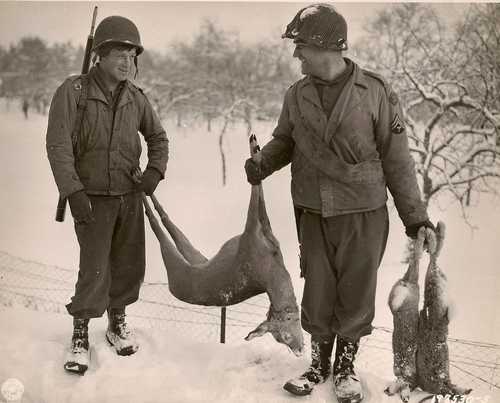 4th Inf Div, 4th Sig Co Hunting