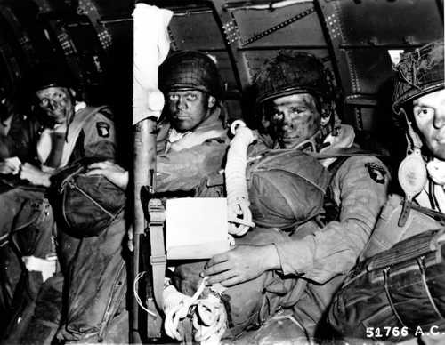 Paratroopers in Air