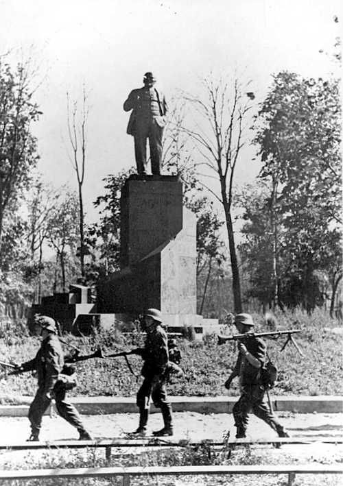 Three soldiers and a statue
