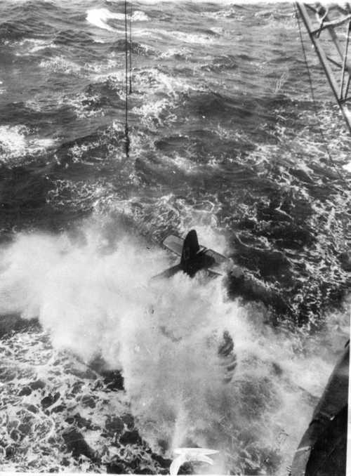 HMS Illustrious ditches an Avenger