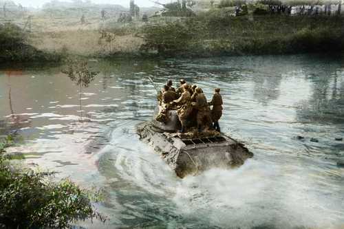Soviet soldiers crossing the Dniester