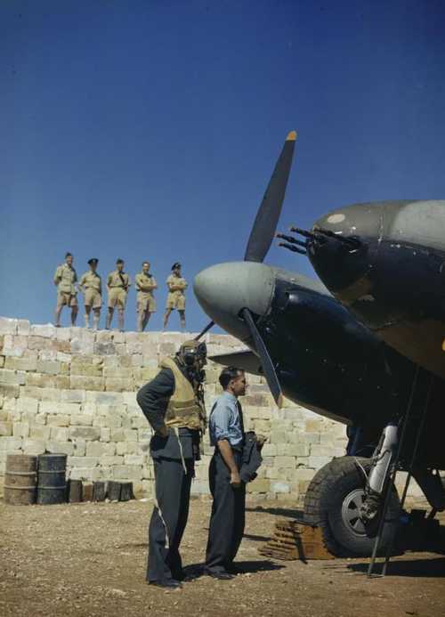 Wing Commander and his Mosquito