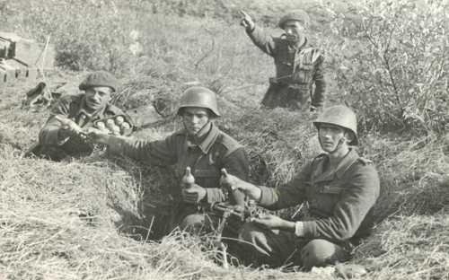 Romanian and German soldiers.