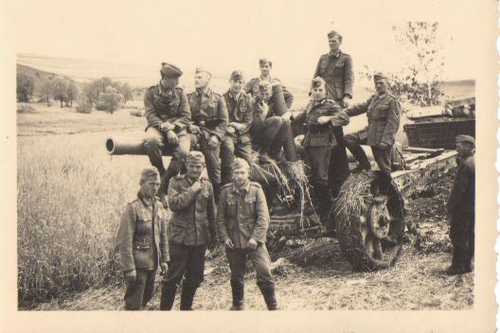 Young german artillery team