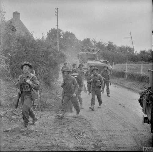 Infantry with tank support