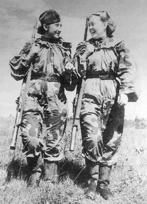Women snipers in camo