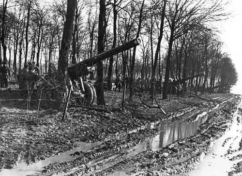 Russian artillery ready to shell German positions