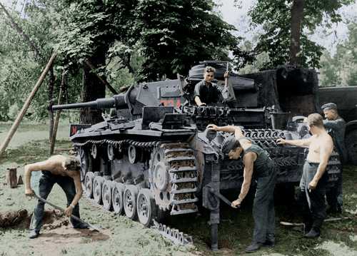 Pz IV under field maintenance / repair