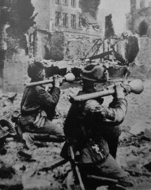 Soviets with panzerfaust!!