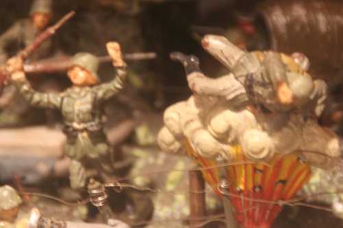Toy battle scene 1930s toy soliders 