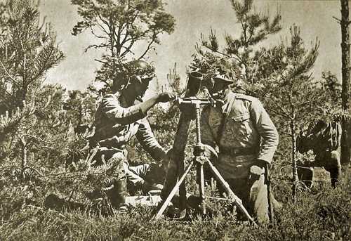 Lithuanian army mortar team