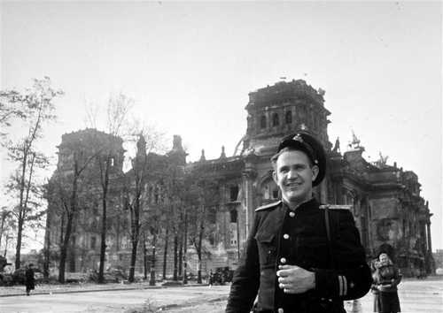 Russian Senjor Leithenant in Berlin