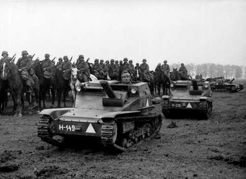 Hungarian tanks and cavalry