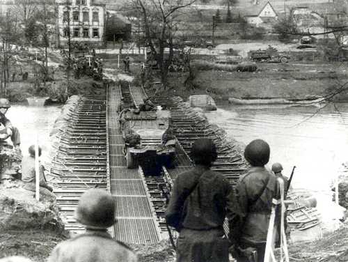 Pontoon bridge