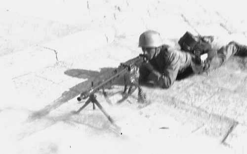 Paratrooper with MG42