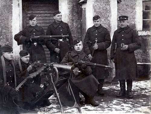 Lithuanian army mashinegunners