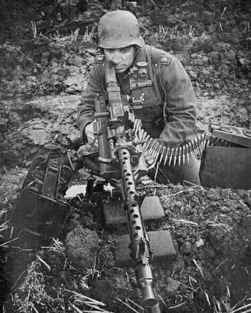 MG34 gunner