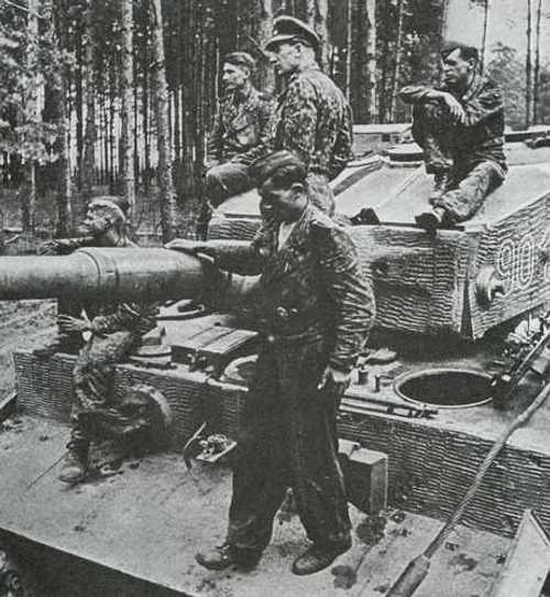 Waffen SS Tiger crew