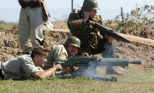 Hunagrian soldiers (reenactors)