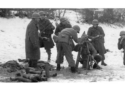 81mm Mortar crew