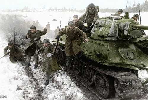 Infantry is on the offensive. T-34, 1941