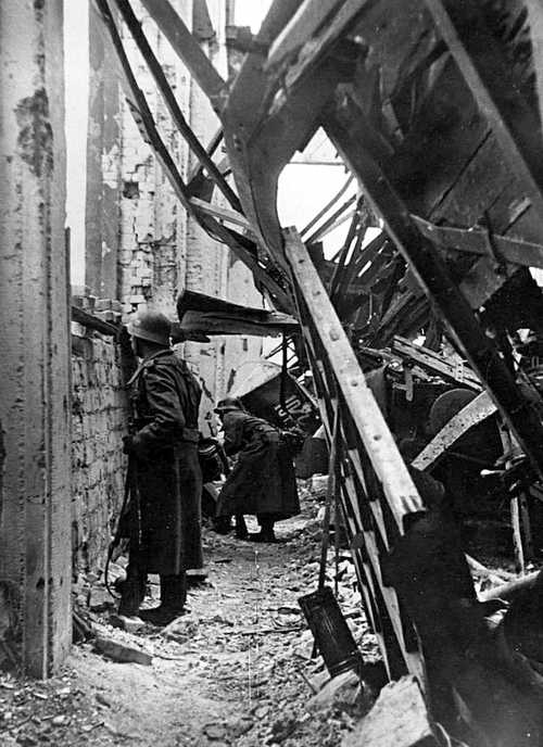 Take cover in the ruins