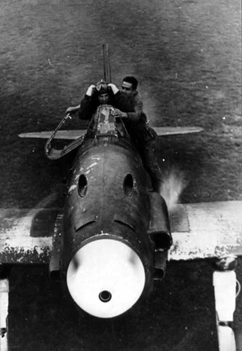 Italian fighter’s weapons