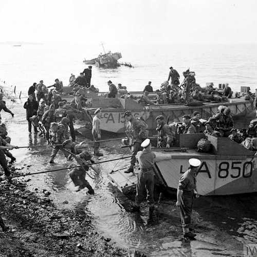 Paratroopers off the landing craft