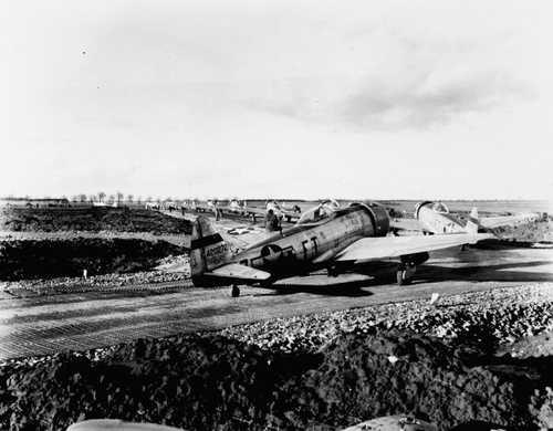 353rd FS taxiing