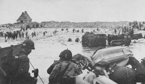 INFANTRY TROOPS ARRIVE AT GREEN BEACH - UTAH