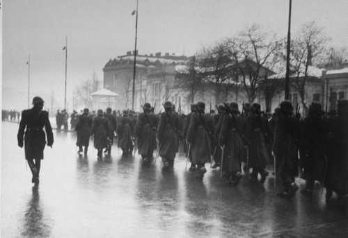 Rumanian soldiers marching.