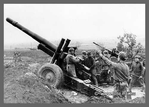 BUDAPEST SIEGE:Soviet Artillery Bombardment Begins