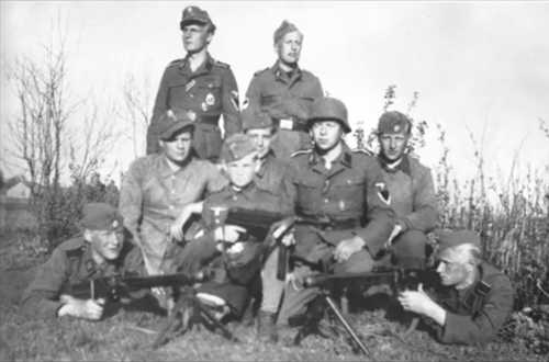 Estonian SS posing