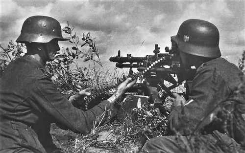 Machine gun pair