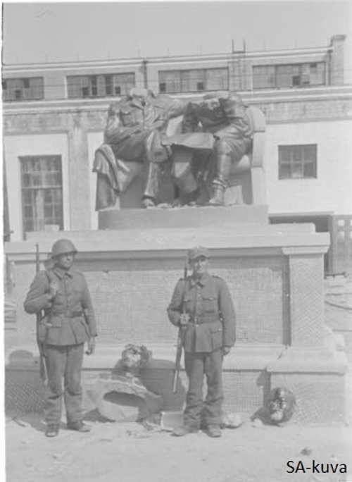 Headless Stalin and Lenin