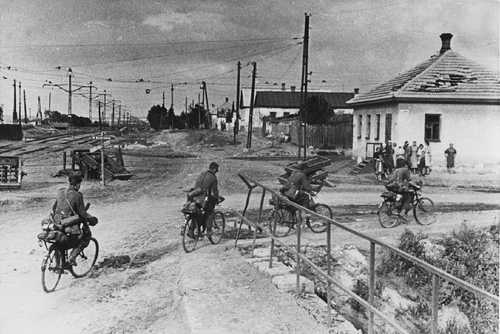 Bycicle troops advancing