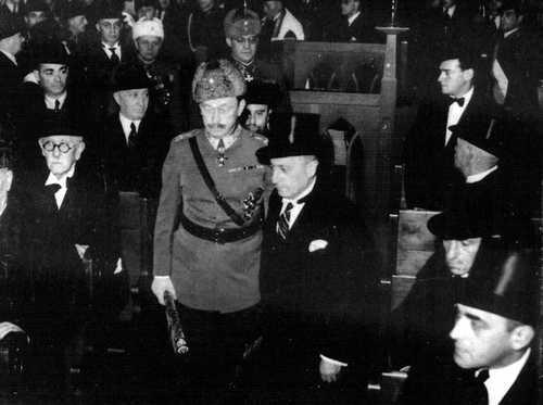 Marshal Mannerheim in synagogue