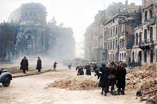 Cleaning the streets of Berlin 1945
