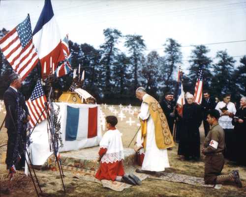 Soldiers receive religious mass