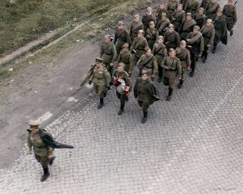 Russian soldiers on the move