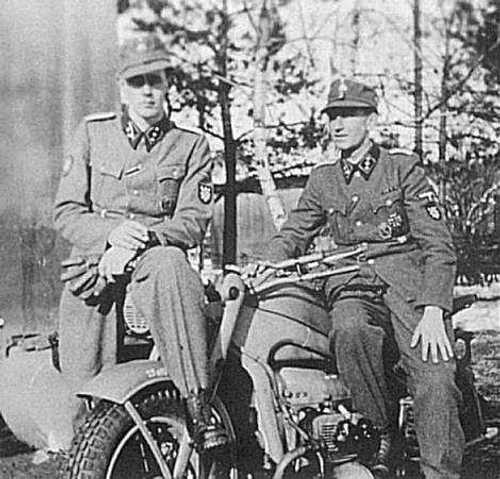 Two regular Croatian solders (domobrani)